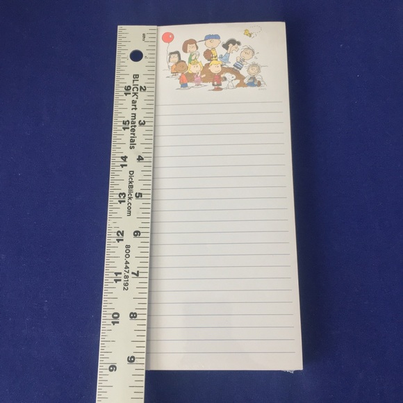 Peanuts Charlie Brown and Friends Magnetic Notepad - Picture 5 of 6